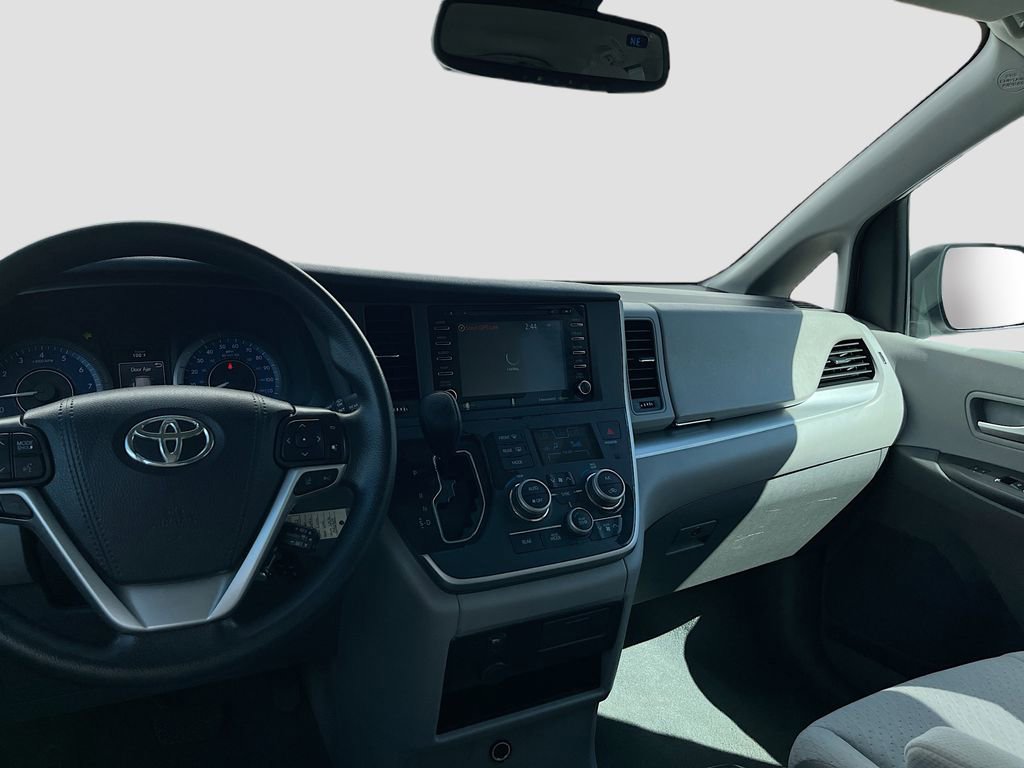 Used 2020 Toyota Sienna LE FWD image 22