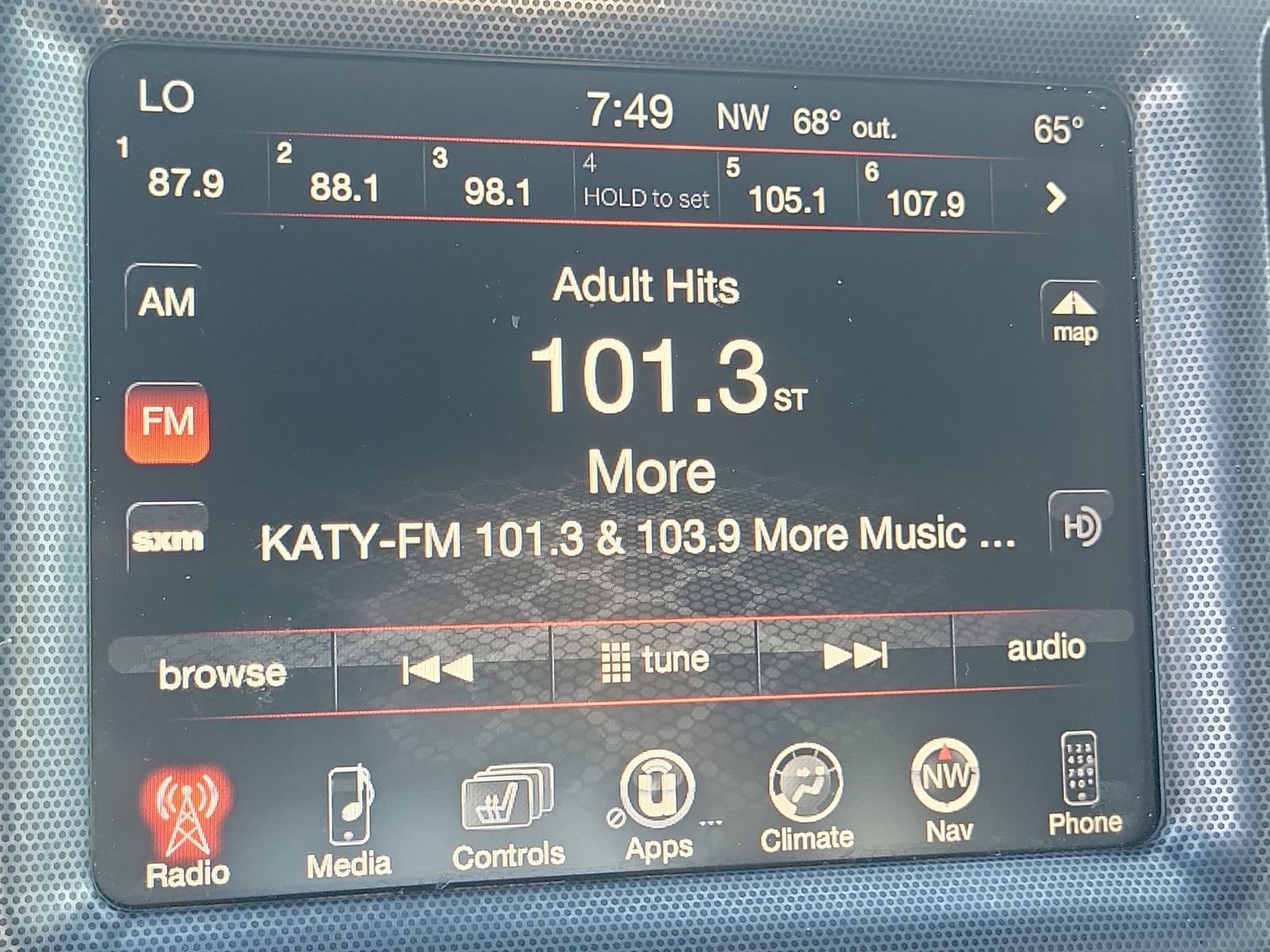 Used 2015 Dodge Challenger SXT Plus w/ Driver Convenience Group image 13