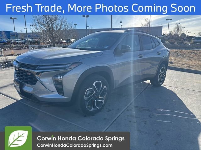 Used 2025 Chevrolet Trax RS w/ Sunroof Package image 3