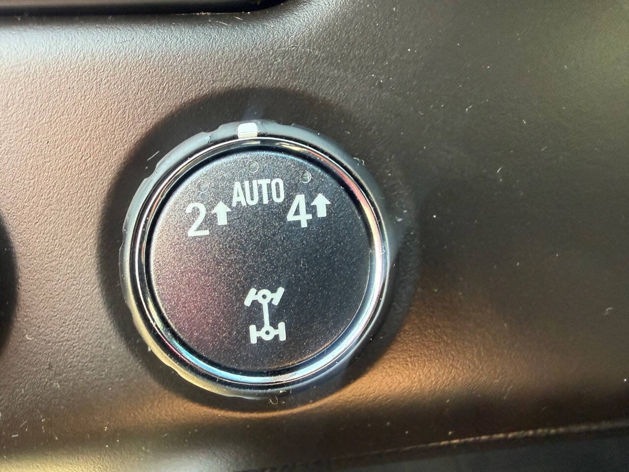 Used 2018 Chevrolet Suburban LT AWD/4WD image 3
