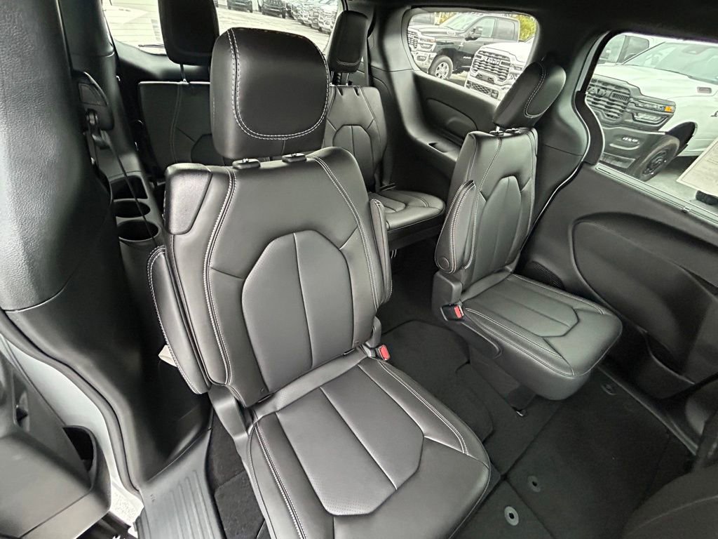 New 2026 Chrysler Pacifica Select image 33