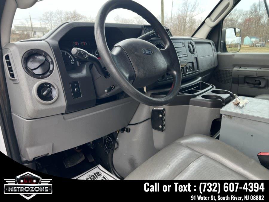 Used 2014 Ford E-350 and Econoline 350 Super Duty w/ Power Group image 27