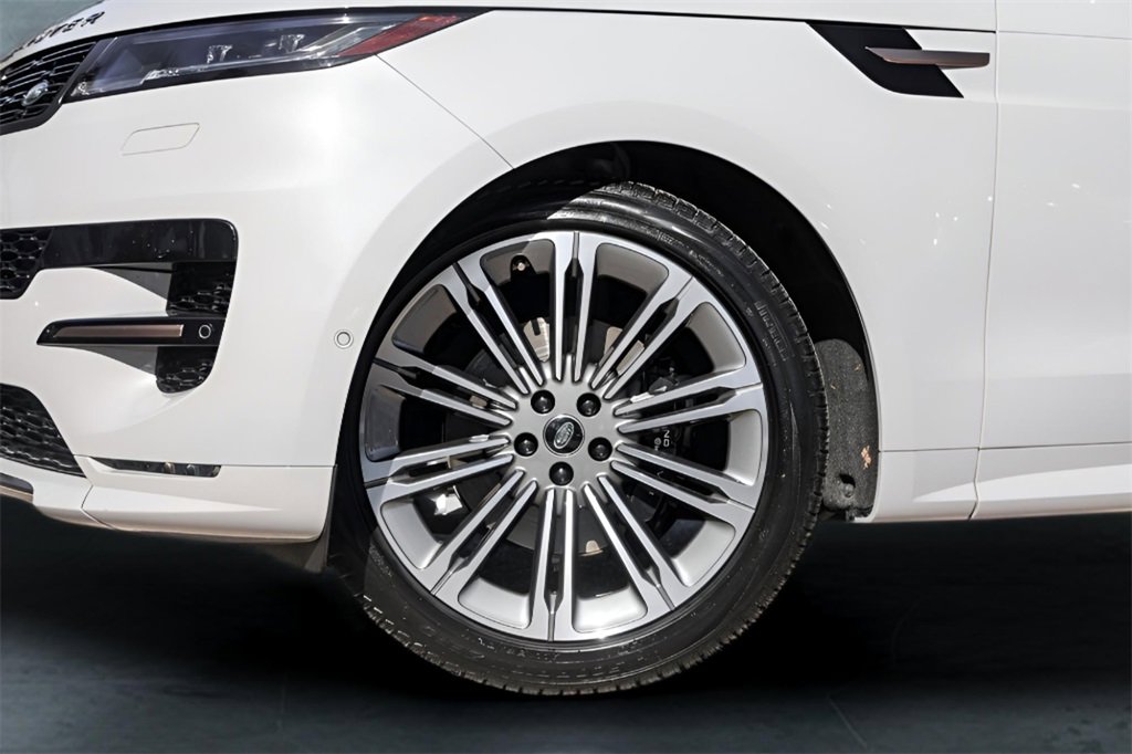 Used 2024 Land Rover Range Rover Sport Dynamic SE image 4