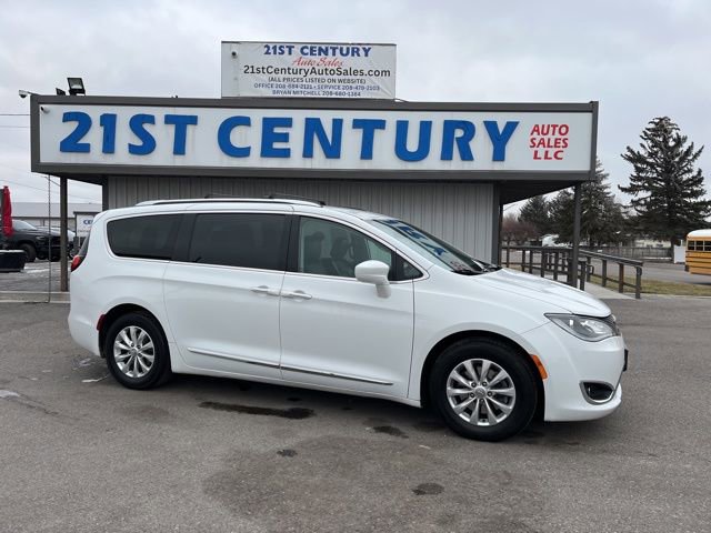Used 2018 Chrysler Pacifica Touring-L w/ Premium Audio Group image 1