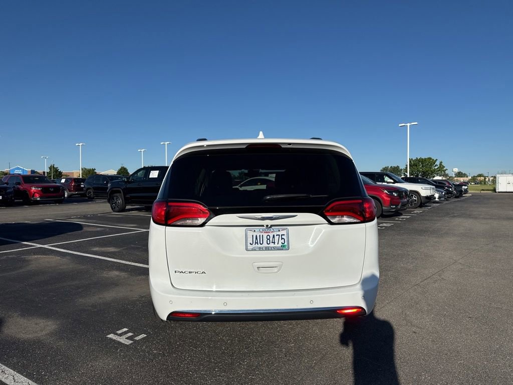 Used 2020 Chrysler Pacifica Touring-L Plus w/ Tire & Wheel Group FWD image 7