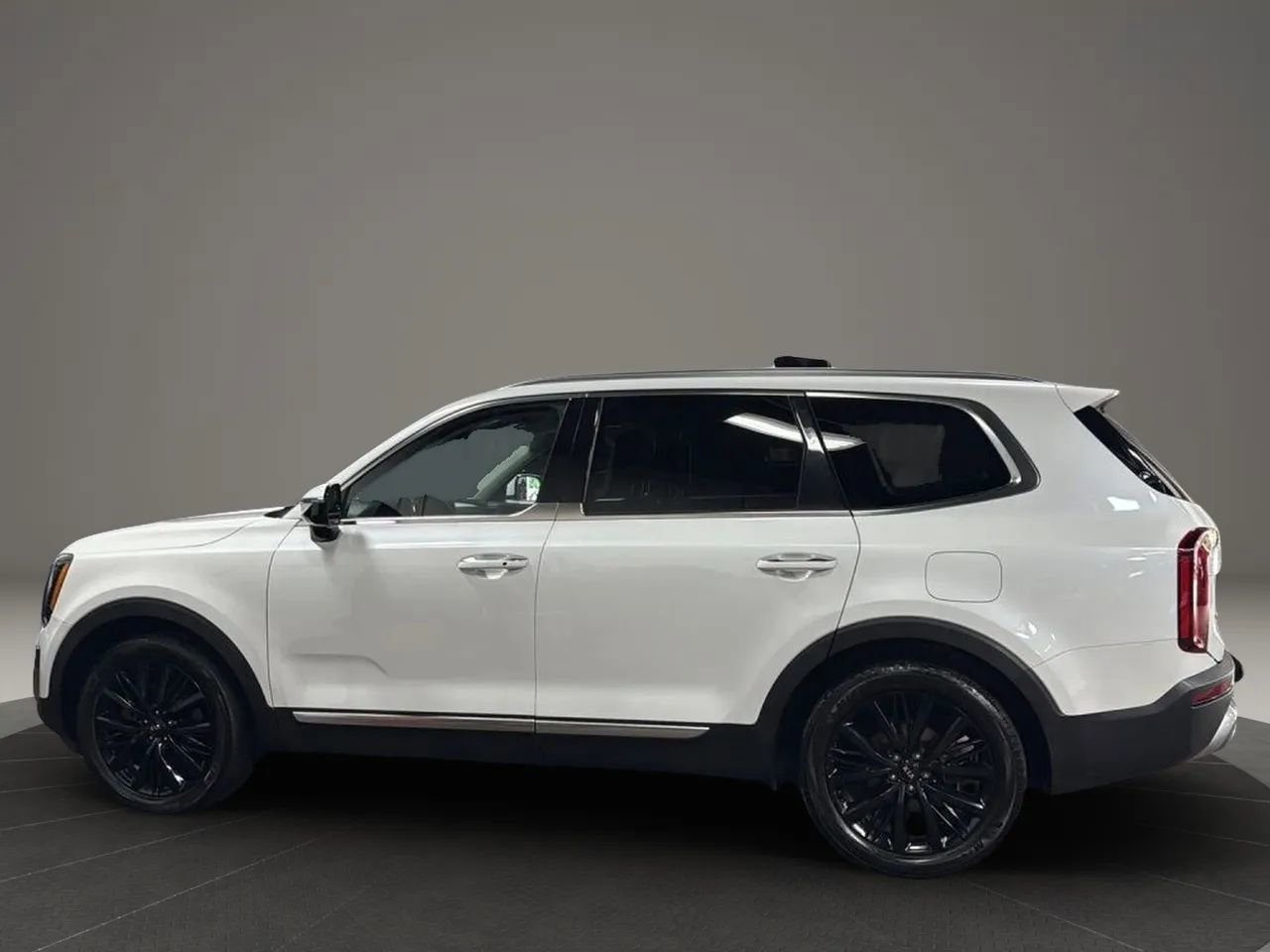 Used 2020 Kia Telluride SX w/ SX Prestige Package image 2