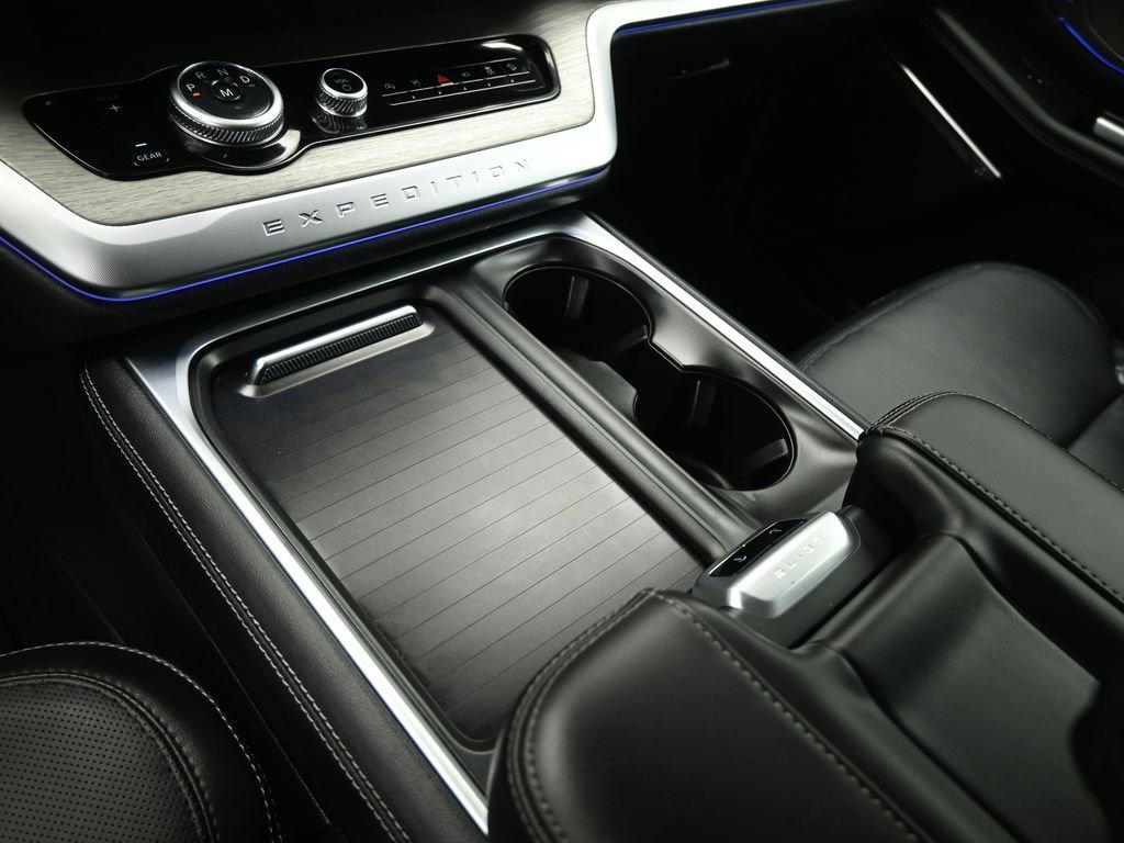 Certified 2025 Ford Expedition Max Platinum image 17