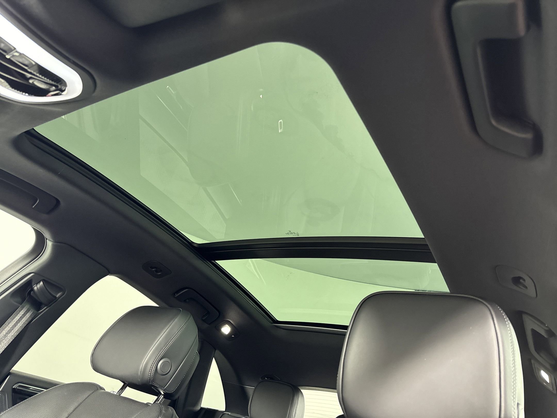 Used 2025 Porsche Macan image 16