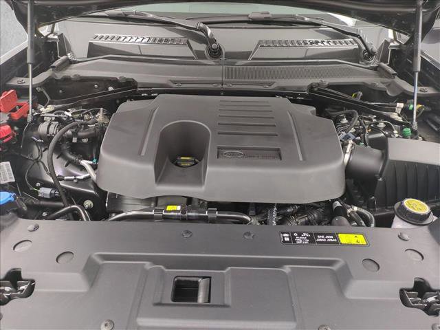 New 2026 Land Rover Defender 130 X-Dynamic SE AWD/4WD image 17