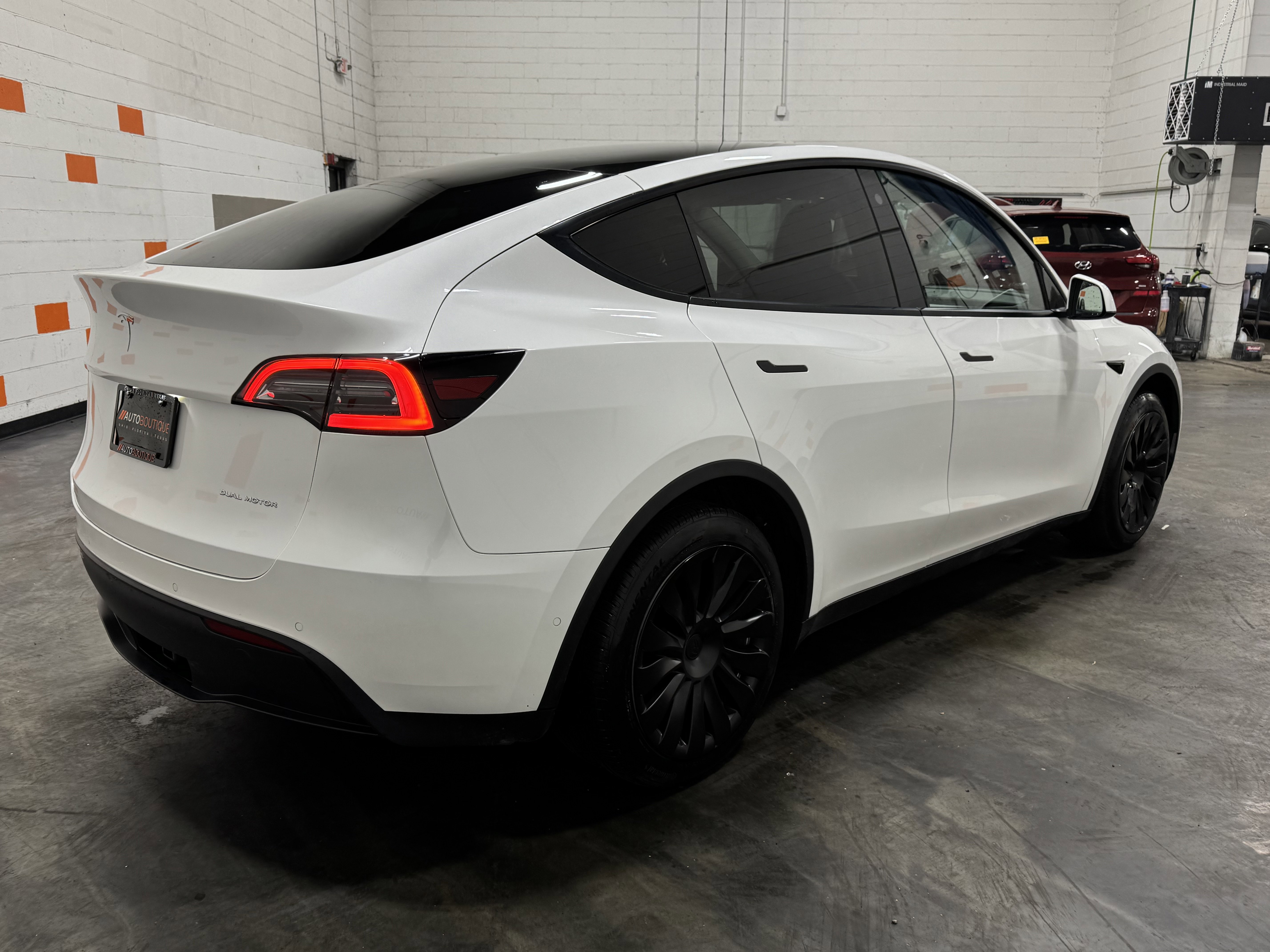 Used 2021 Tesla Model Y Long Range image 12