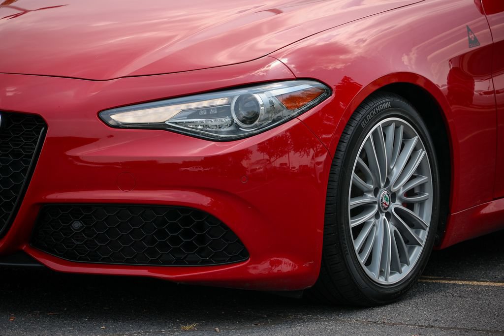 Used 2020 Alfa Romeo Giulia w/ Quick Order Package 22K Sport RWD image 11