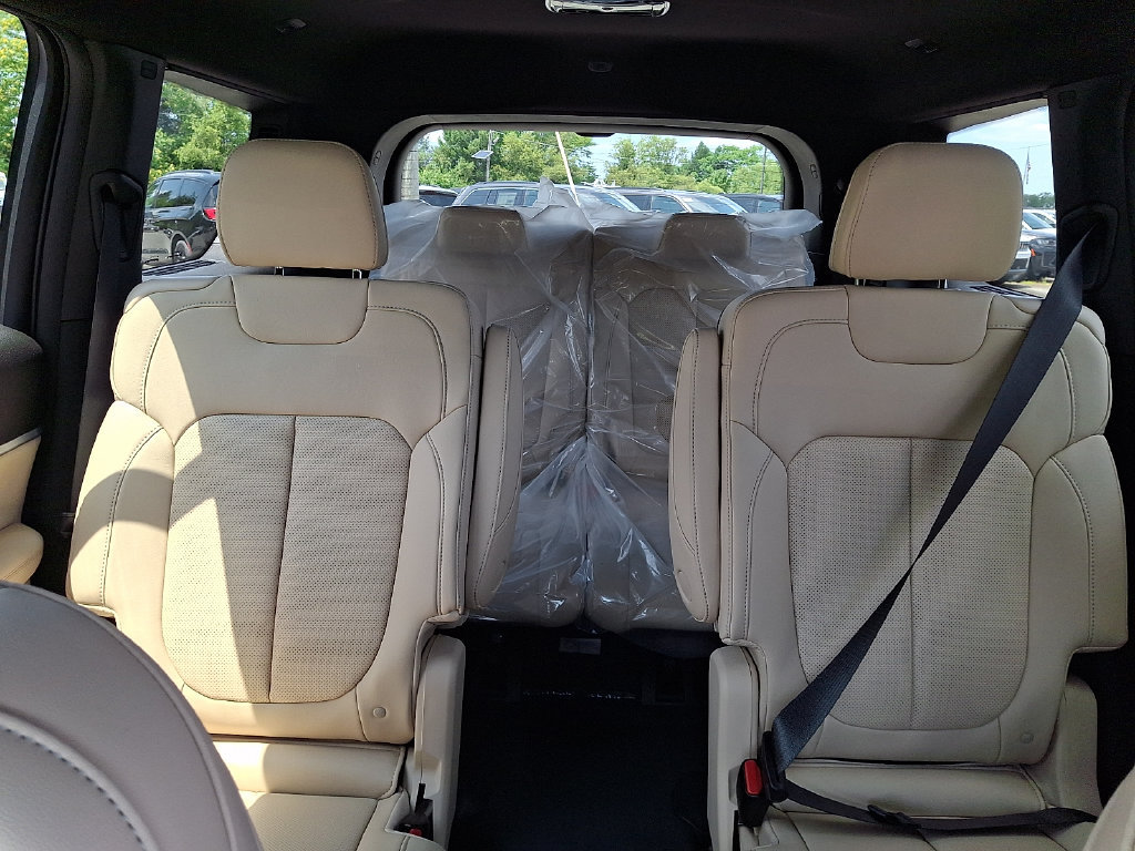 New 2026 Jeep Grand Cherokee L Limited w/ Luxury Tech Group II AWD/4WD image 14