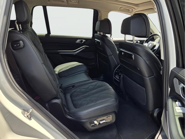 Used 2025 BMW X7 xDrive40i w/ Premium Package AWD/4WD image 16