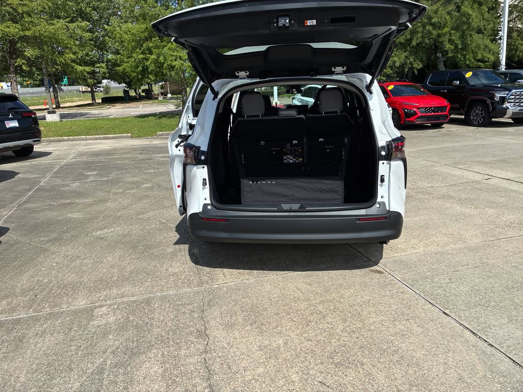 New 2026 Toyota Sienna LE FWD image 29