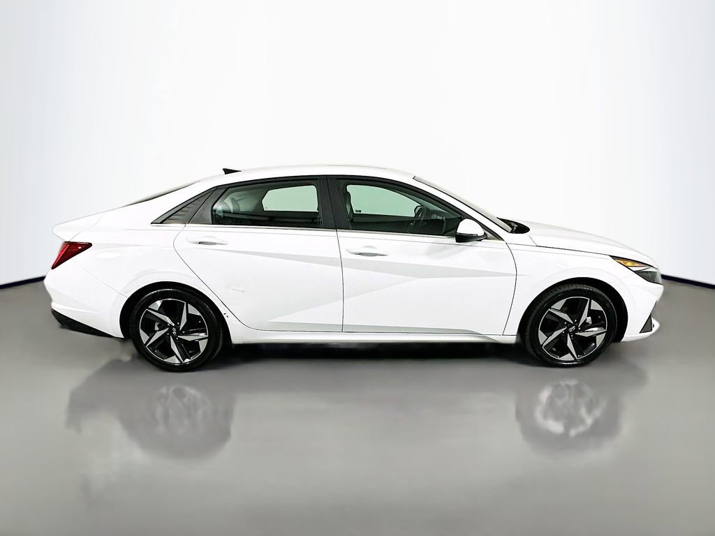 Used 2023 Hyundai Elantra Limited w/ Preferred Accessory Package image 4