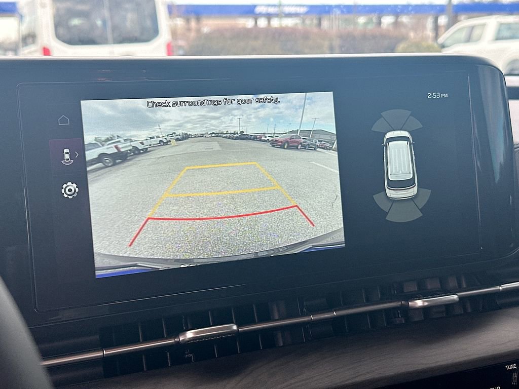 Used 2024 Kia Carnival EX image 23