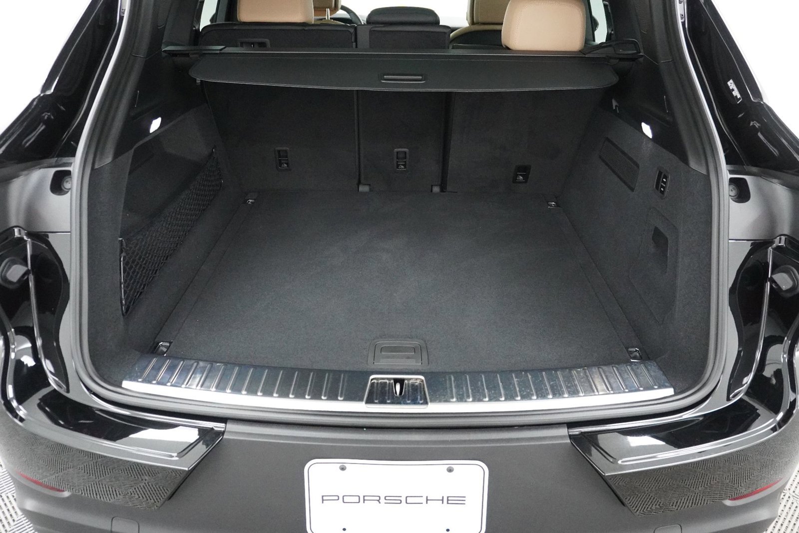 Certified 2025 Porsche Cayenne image 11