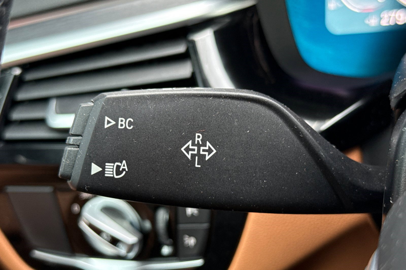 Certified 2023 BMW 540i w/ Premium Package image 31