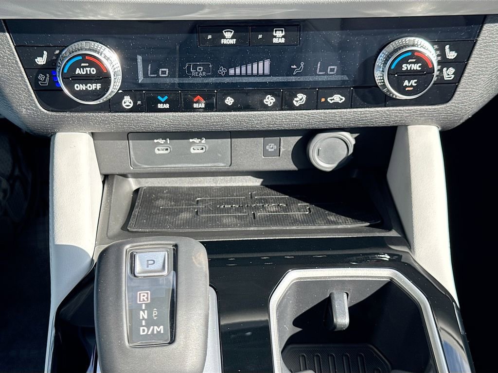 Used 2025 Mitsubishi Outlander SEL image 17