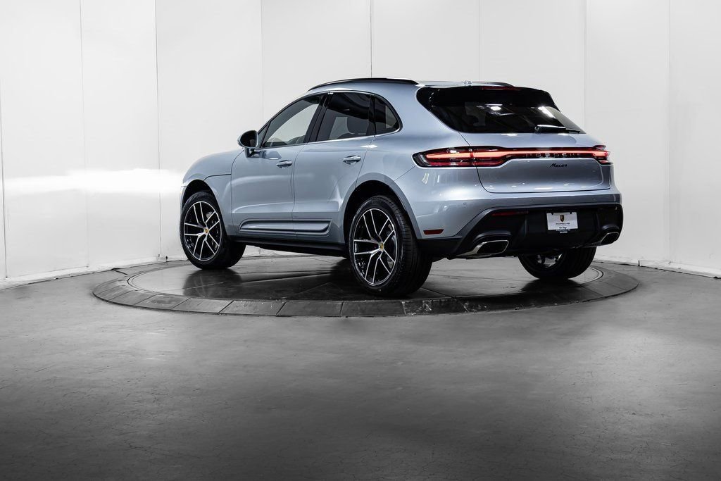 Certified 2025 Porsche Macan image 3
