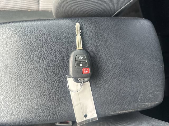 Used 2013 Toyota RAV4 LE image 30