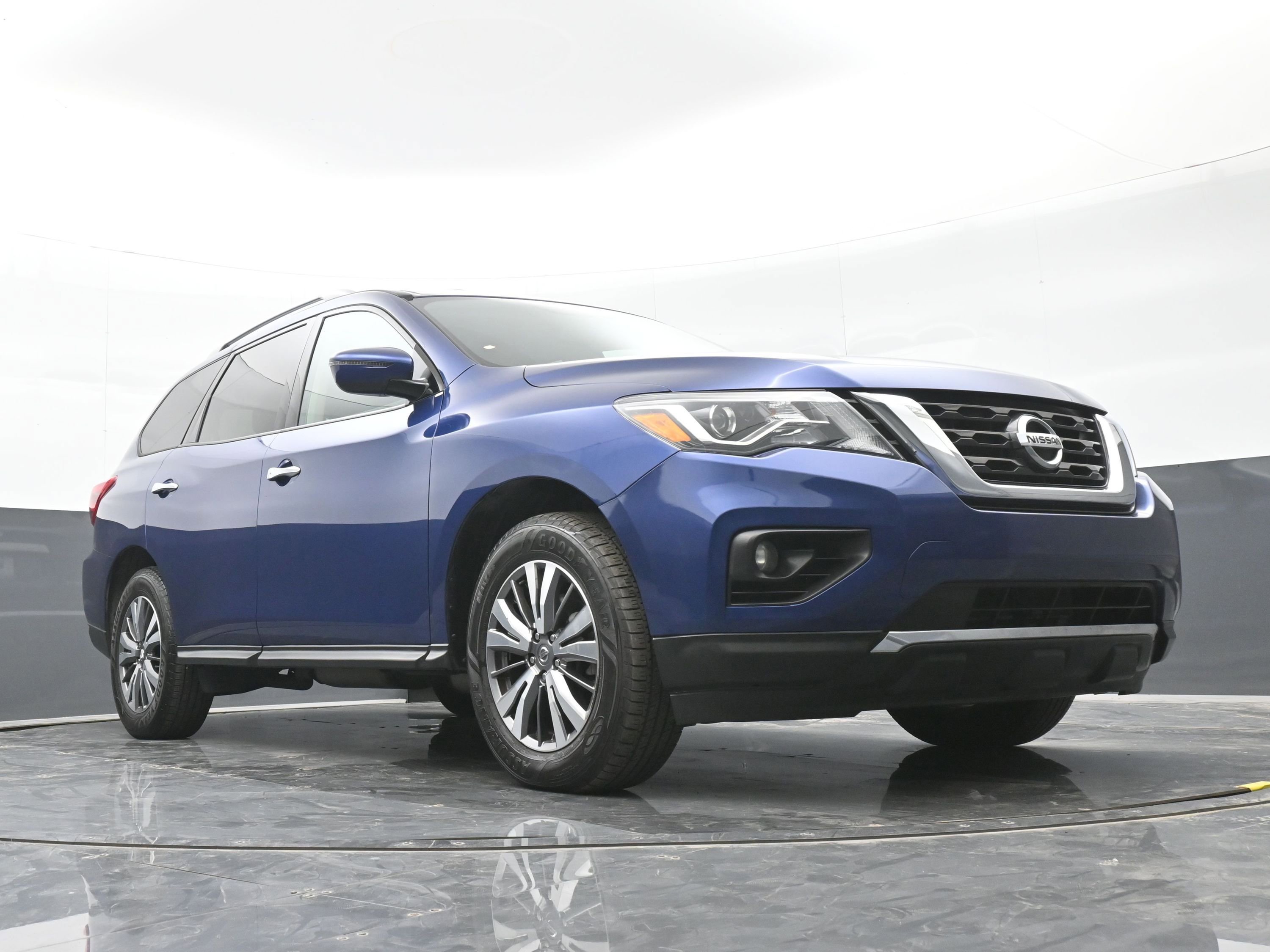 Used 2020 Nissan Pathfinder SV image 44