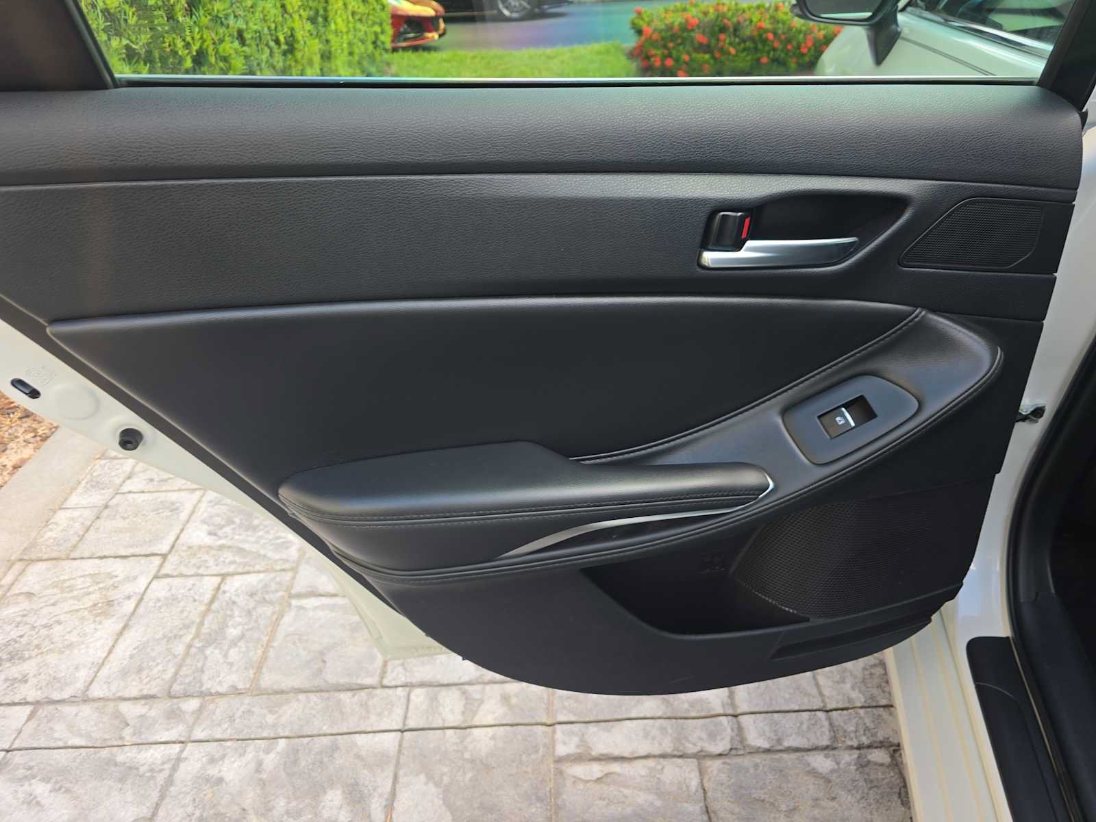 Used 2022 Toyota Avalon XLE w/ Moonroof Package FWD image 11