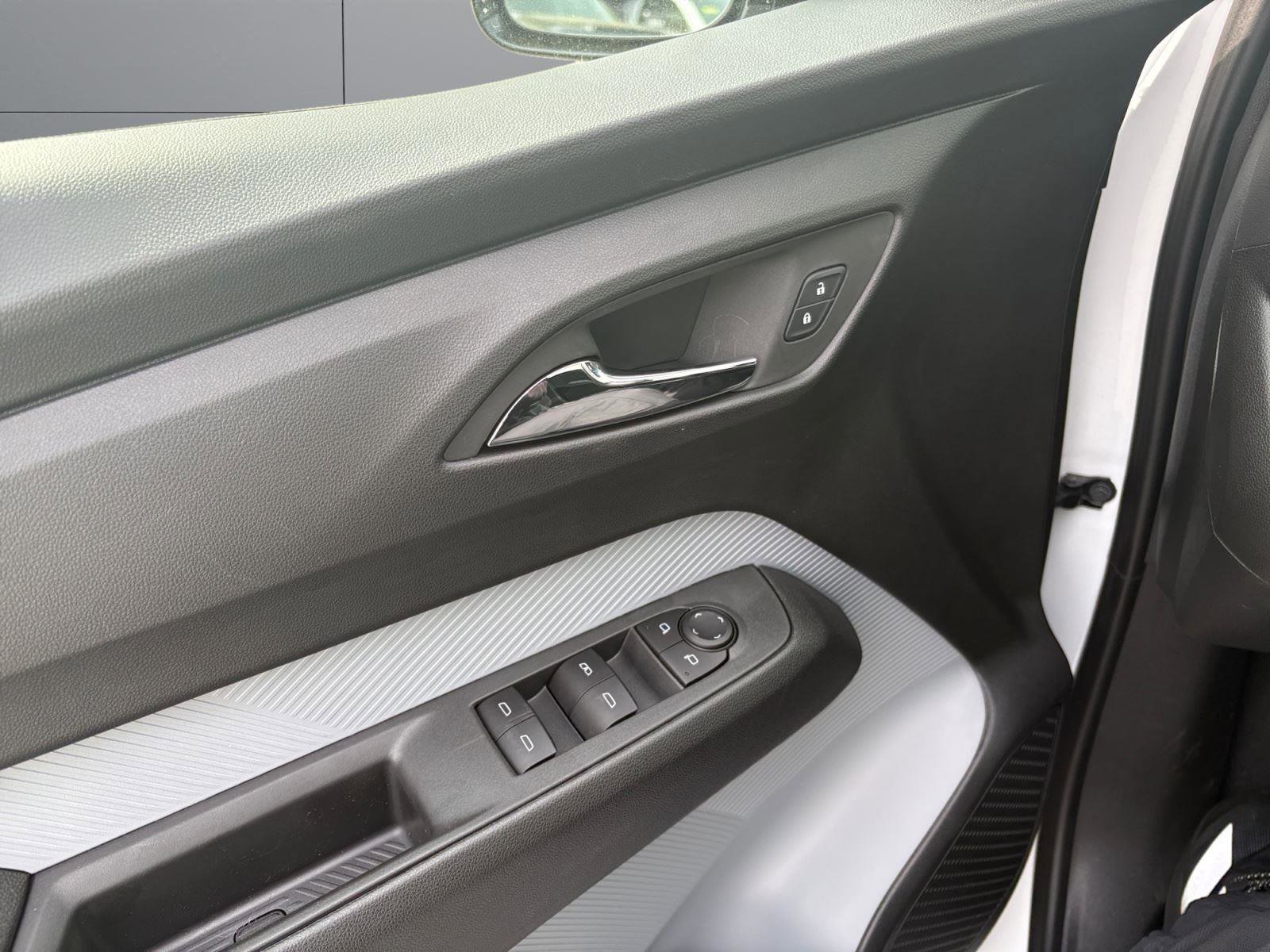 New 2027 Chevrolet Bolt LT w/ Comfort Package FWD image 17