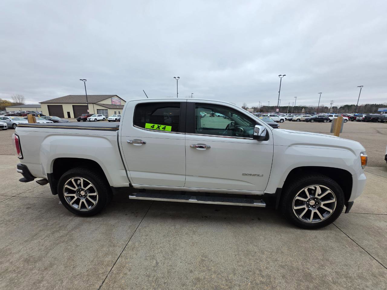 Used 2017 GMC Canyon Denali image 8