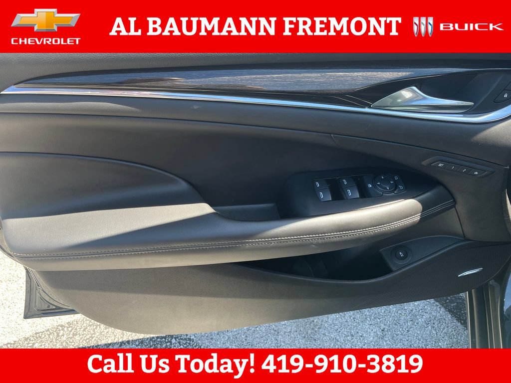 Used 2017 Buick LaCrosse Essence w/ Sun and Shade Package FWD image 10