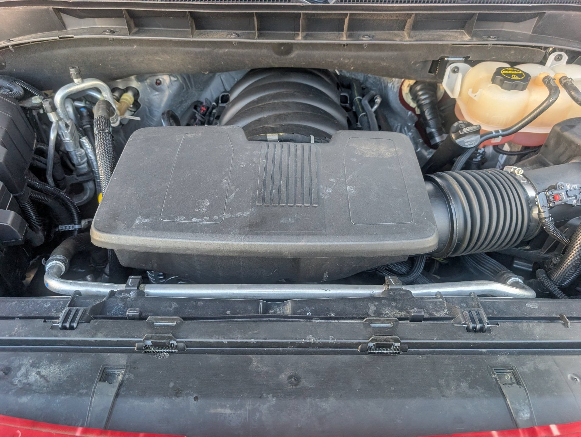 Used 2025 Cadillac Escalade Luxury AWD/4WD image 4