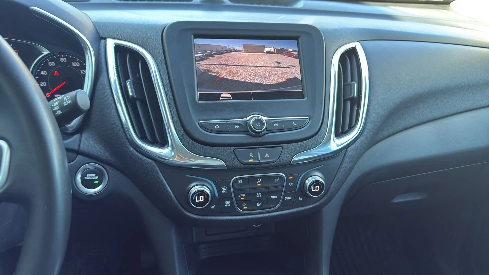 Used 2023 Chevrolet Equinox LT image 32