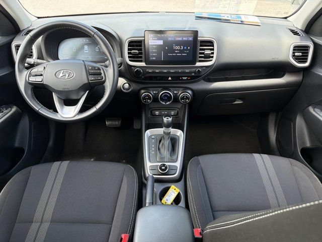 Used 2025 Hyundai Venue SEL FWD image 21