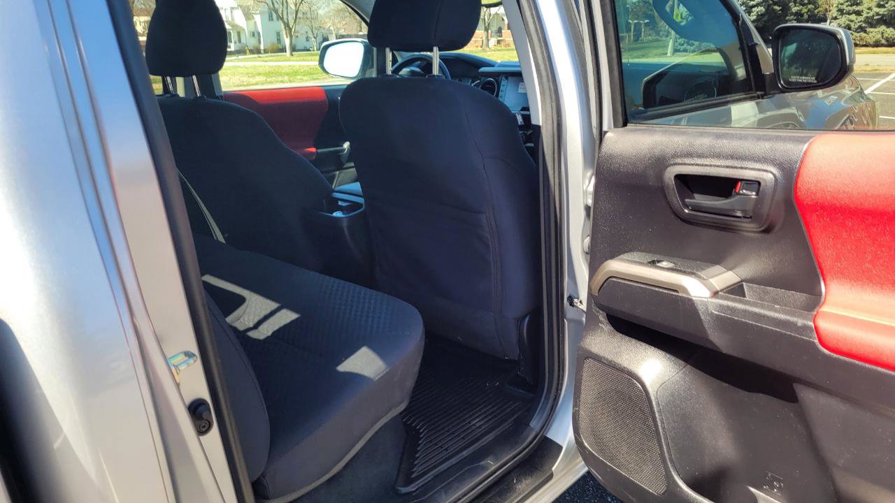 Used 2020 Toyota Tacoma SR5 AWD/4WD image 21