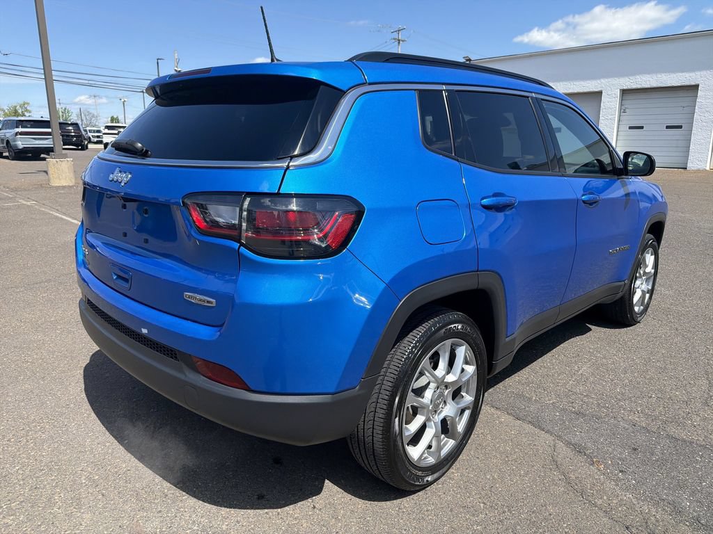 Used 2023 Jeep Compass Latitude w/ Sun and Sound Group AWD/4WD image 6