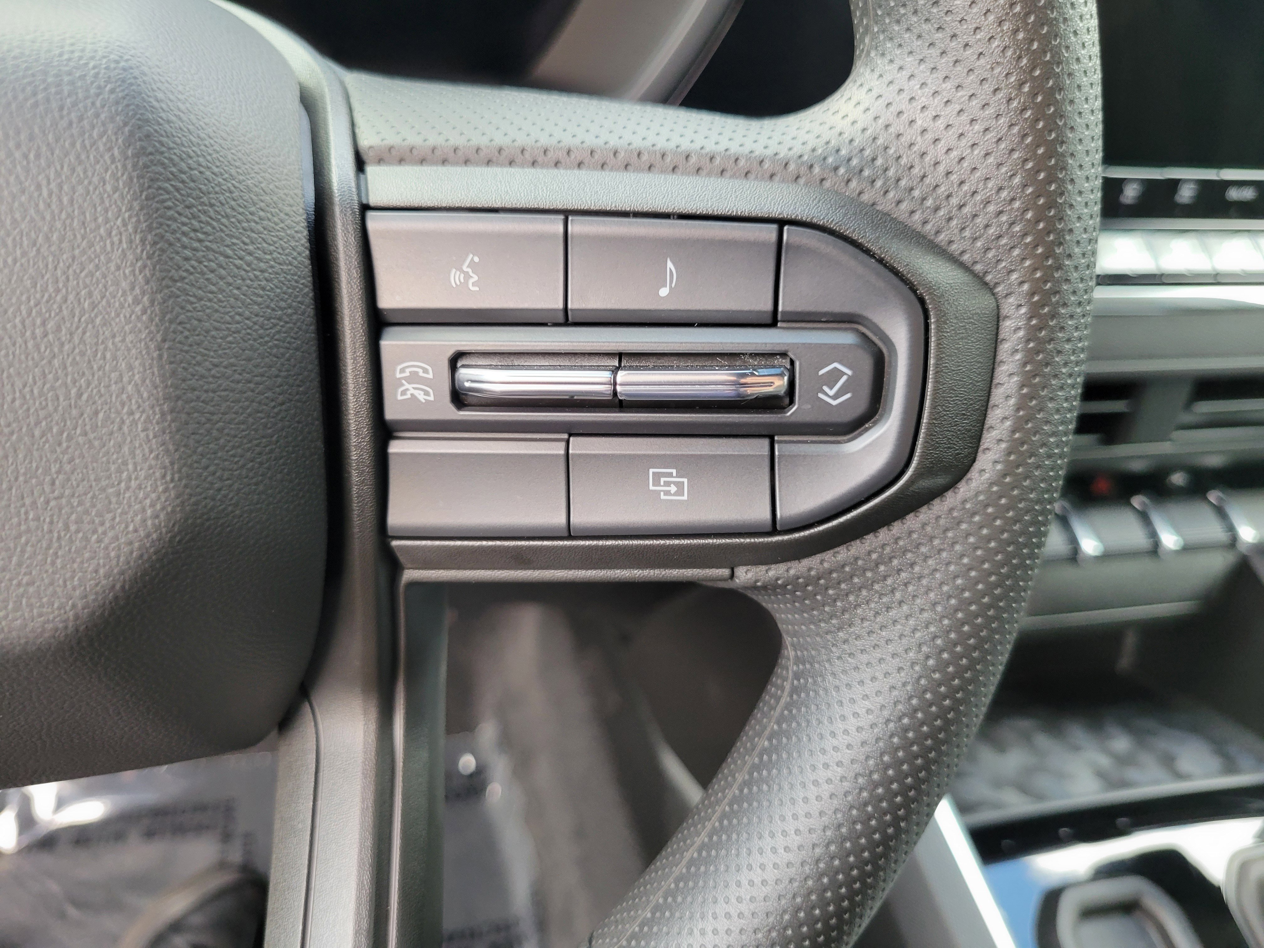 Used 2025 Chevrolet Colorado W/T w/ WT Custom Package image 19