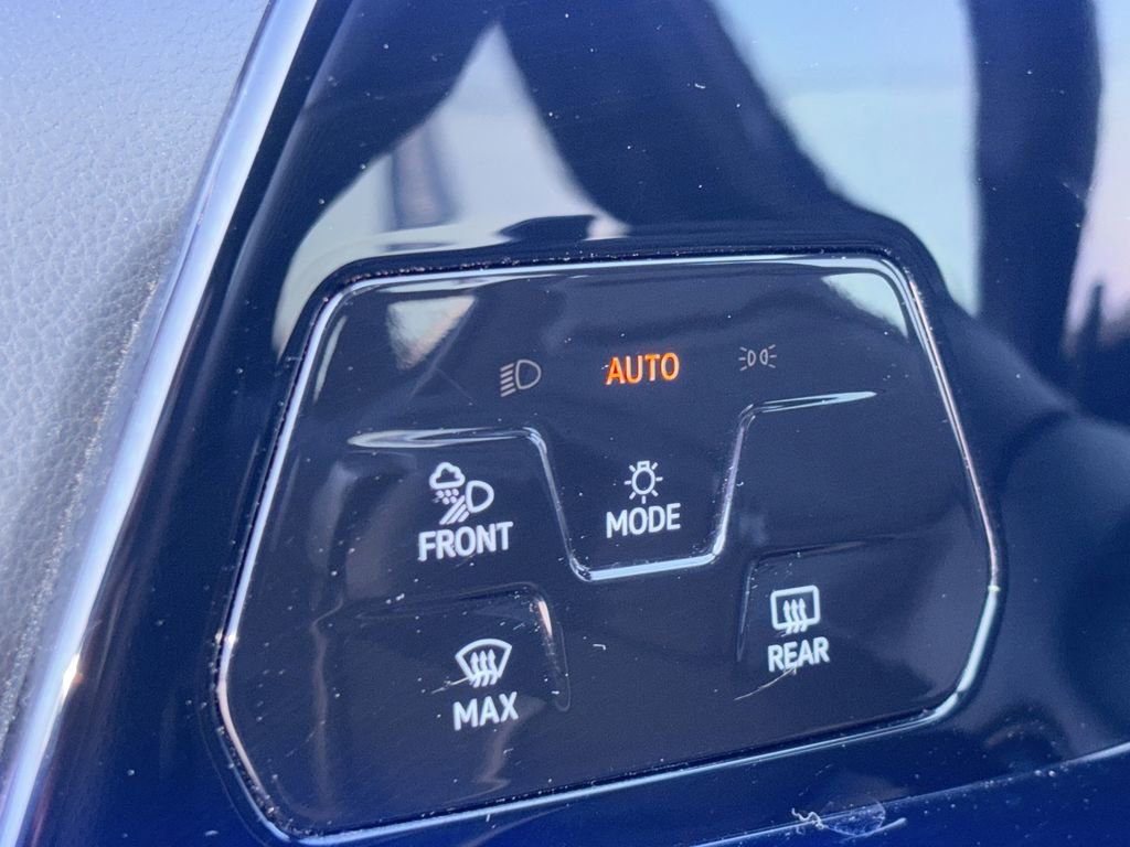 Used 2022 Volkswagen Golf R image 33