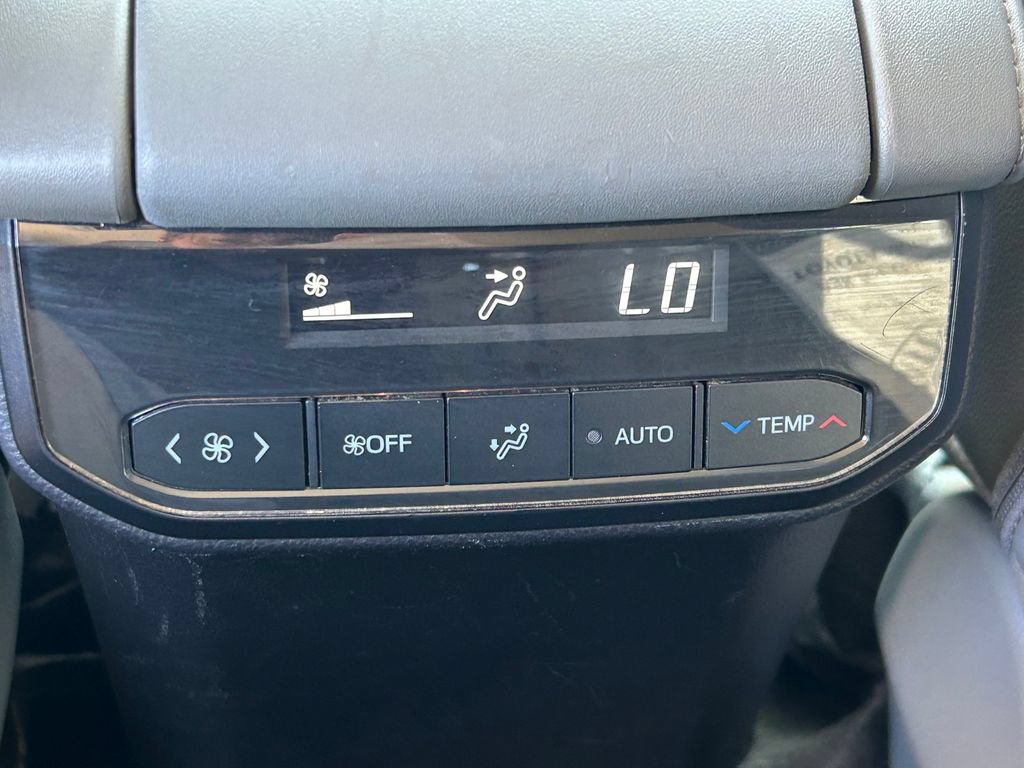 Used 2023 Toyota Highlander XLE FWD image 24