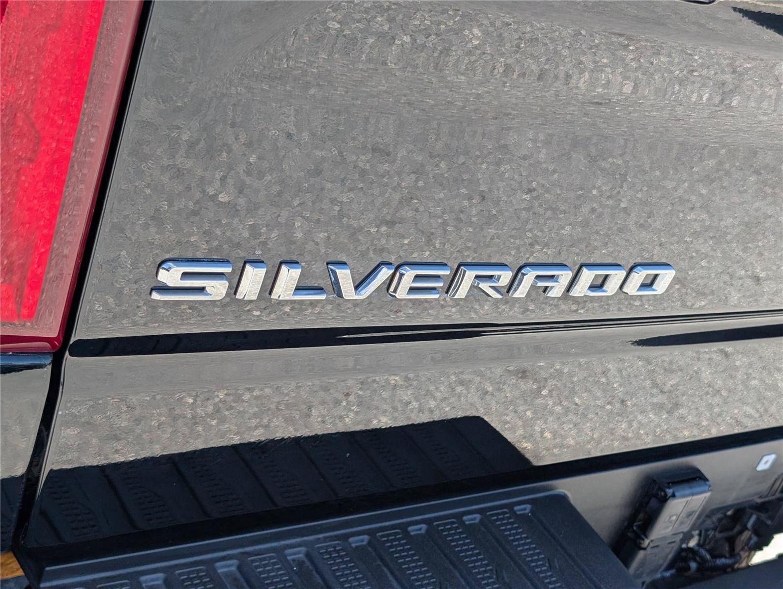 Used 2022 Chevrolet Silverado 1500 ZR2 w/ Technology Package AWD/4WD image 9
