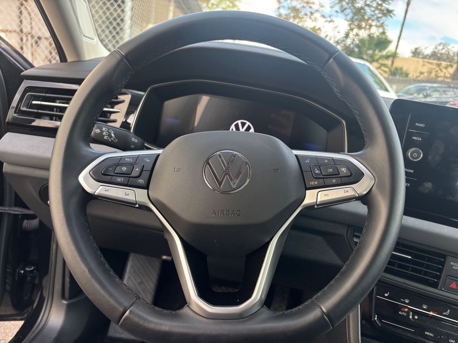 Used 2025 Volkswagen Jetta SE image 28