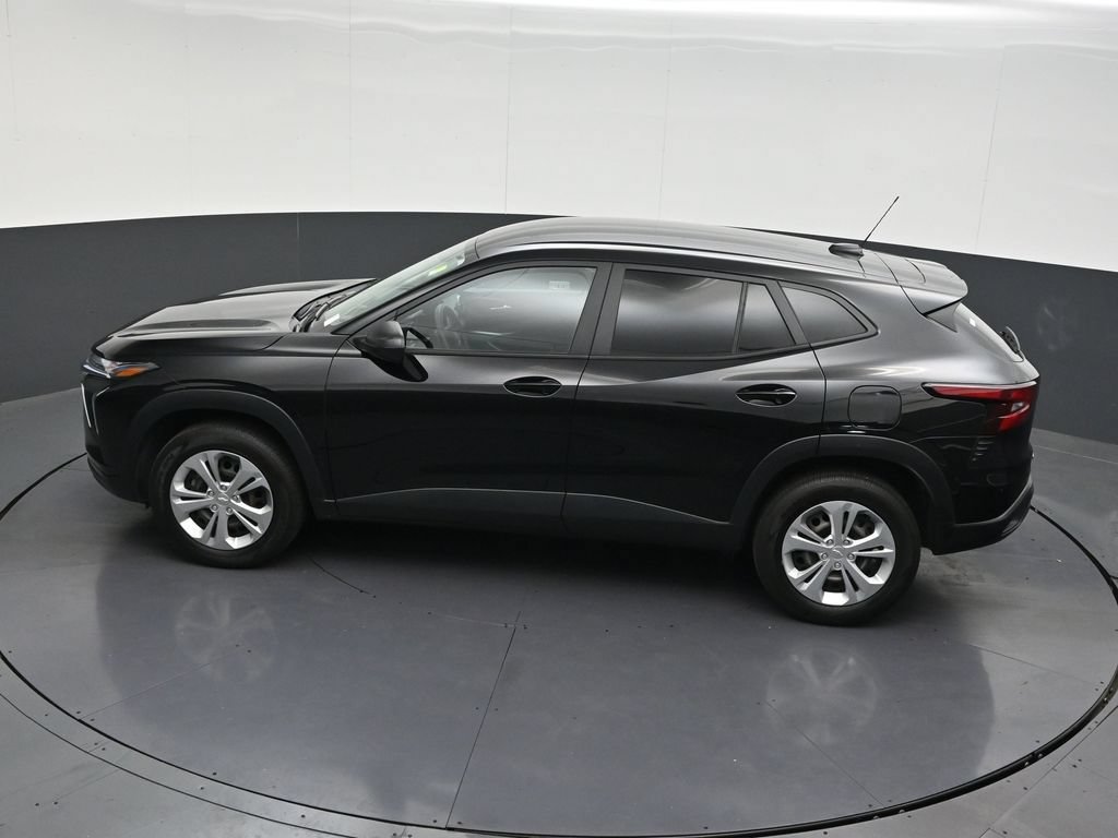 Used 2024 Chevrolet Trax LS FWD image 16