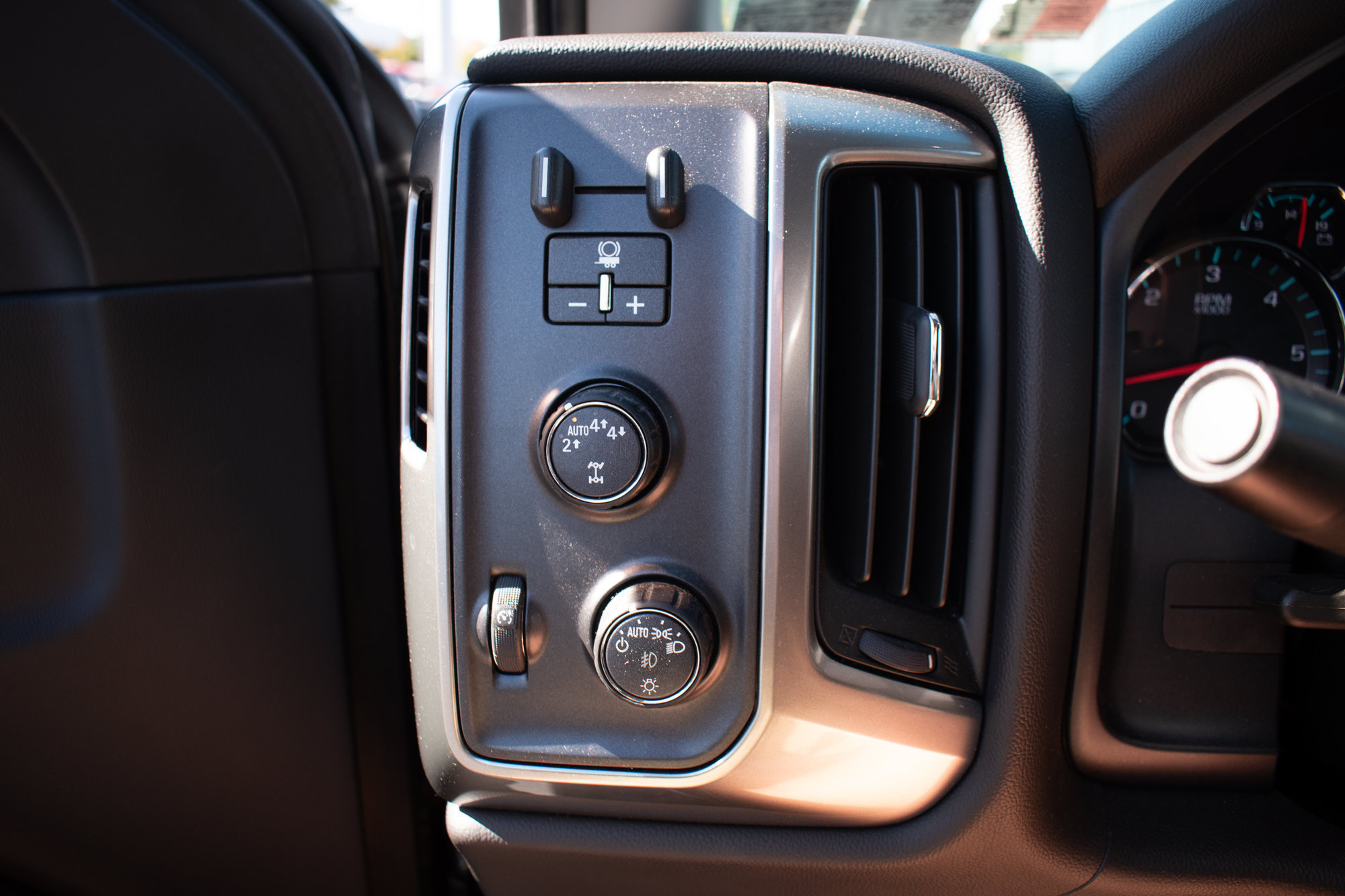 Used 2019 Chevrolet Silverado 1500 LT w/ All Star Edition AWD/4WD image 18