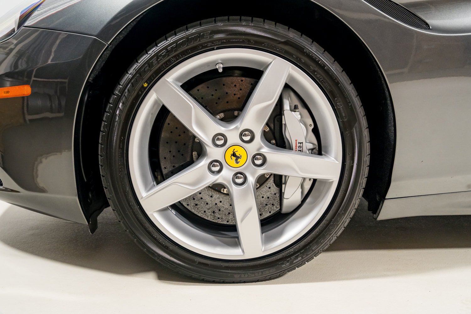 Used 2015 Ferrari California T RWD image 22