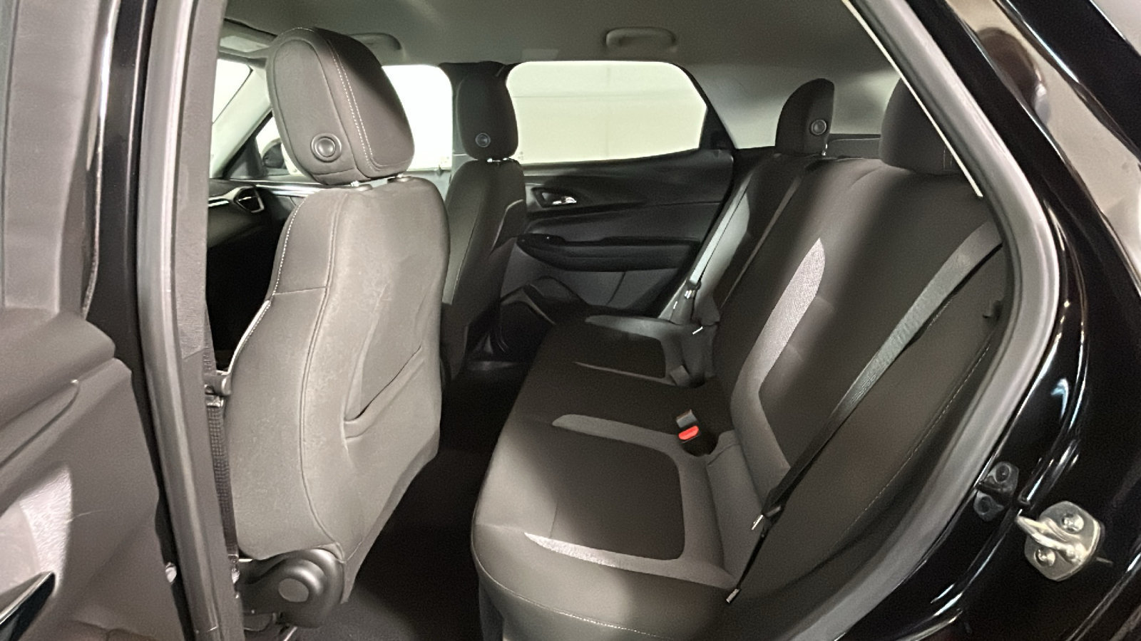 Used 2025 Chevrolet TrailBlazer LT AWD/4WD image 31