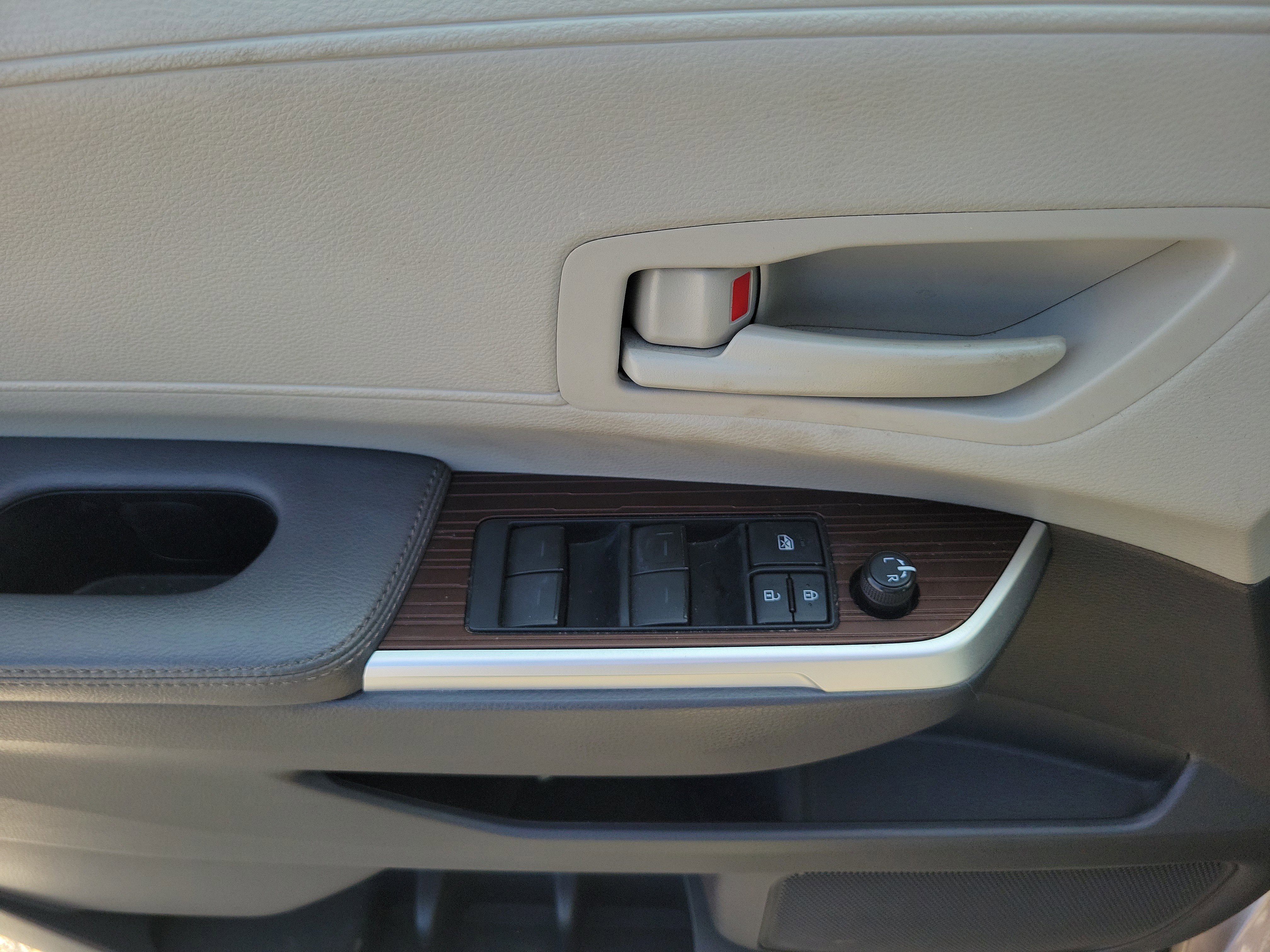 Used 2021 Toyota Sienna LE image 18