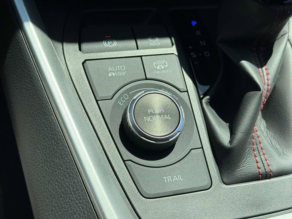 Used 2025 Toyota RAV4 SE image 26