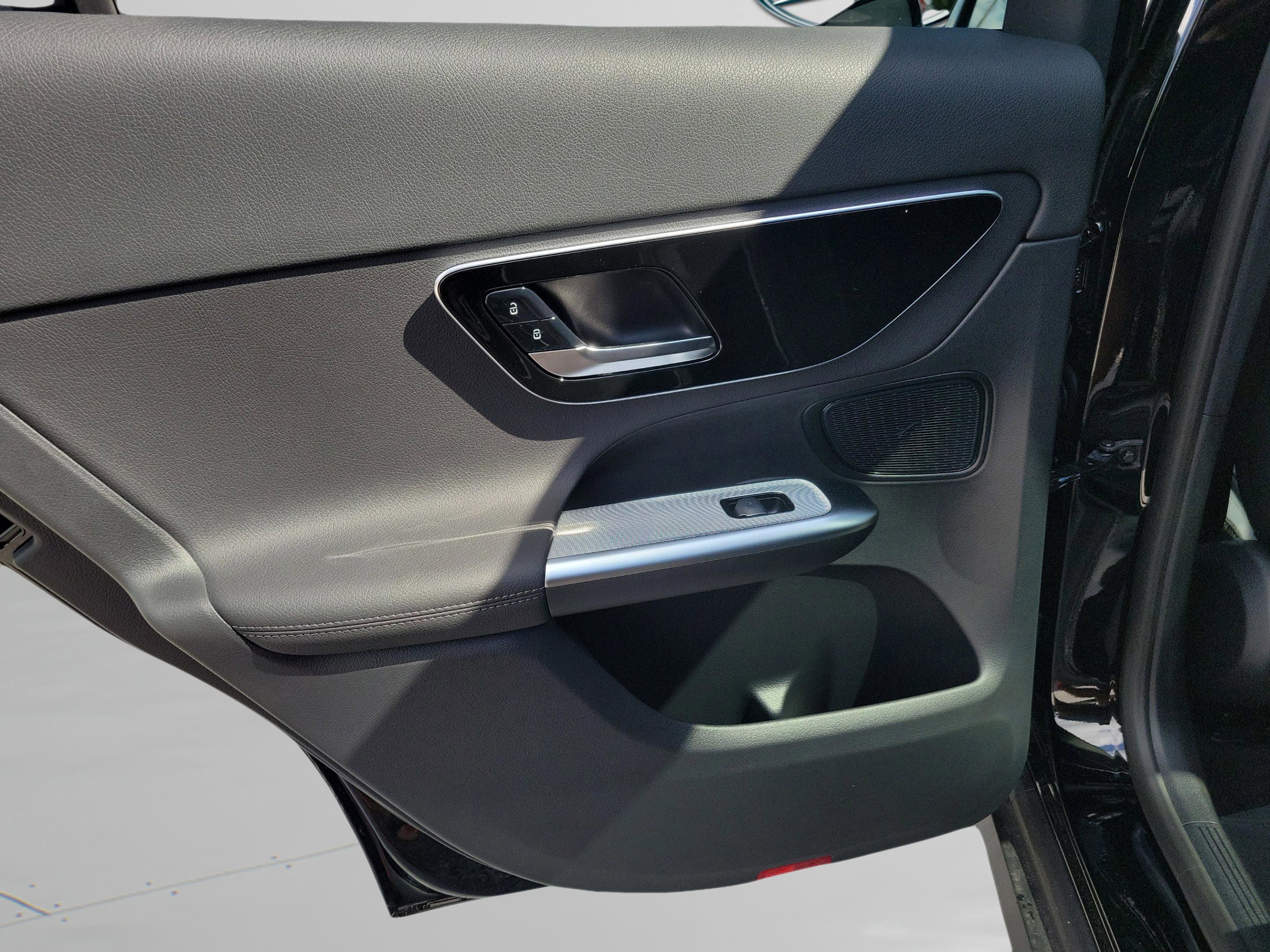 Used 2026 Mercedes-Benz GLC 300 4MATIC image 12