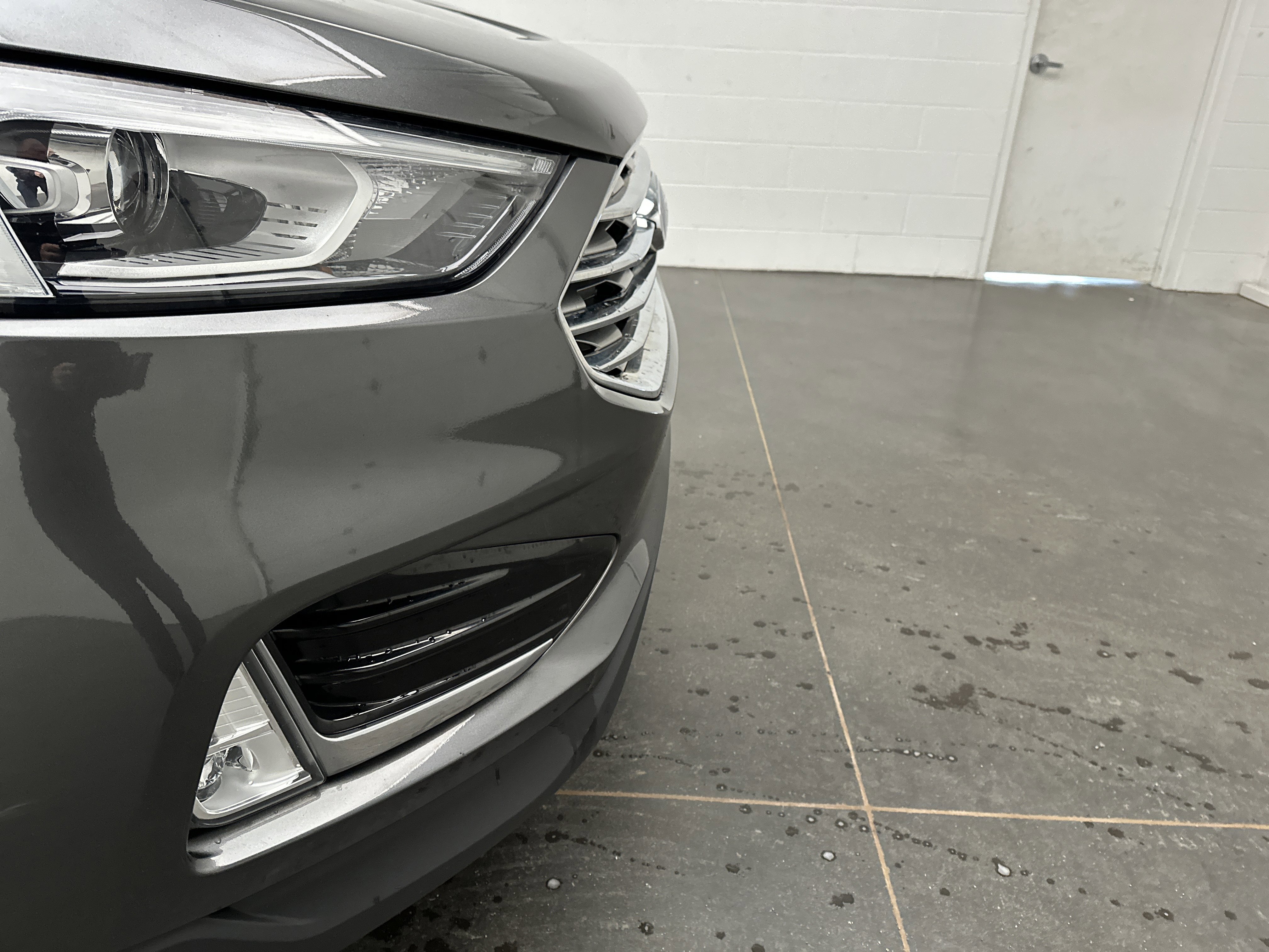 Used 2019 Ford Edge SEL w/ Equipment Group 201A image 2