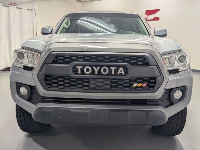 Used 2020 Toyota Tacoma SR5 RWD image 23
