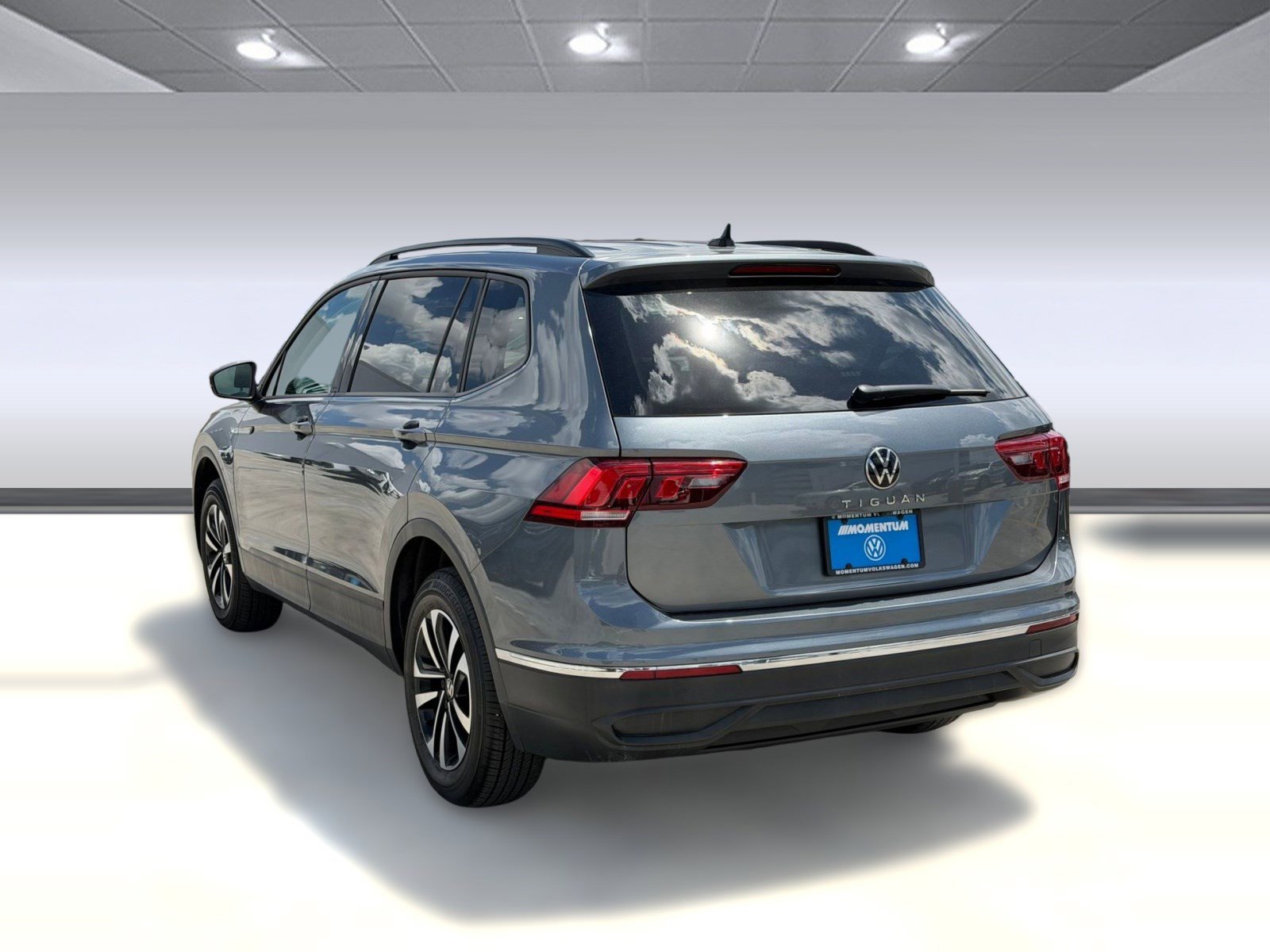 Used 2022 Volkswagen Tiguan S image 3